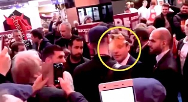  Fransa lideri Macron, İsrail'e Destek Verdiği Gerekçesi ile Kafasına Yumurta Atıldı!