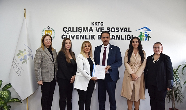 Bakan Gardiyanoğlu, Kamusen Kadın ve Çocuk Hakları Komitesi üyeleri ile görüştü!