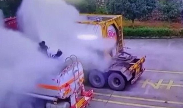 Çin'de Tanker Felaketi: 2 Kişi Hayatını Kaybetti!