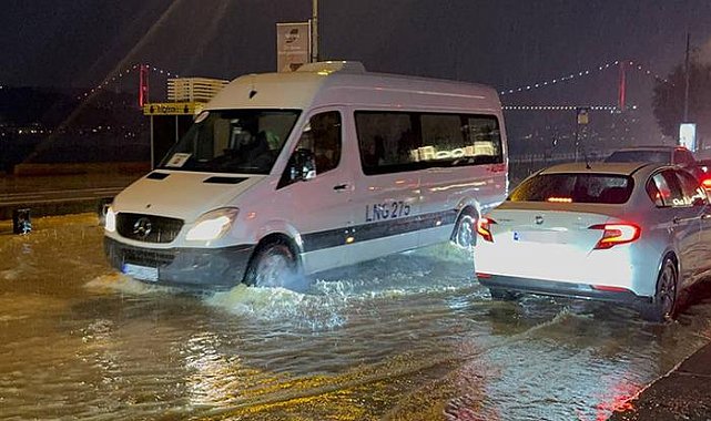 Esnaf zarara uğradı! Sarıyer'de sağanak nedeniyle pazar alanını su bastı!