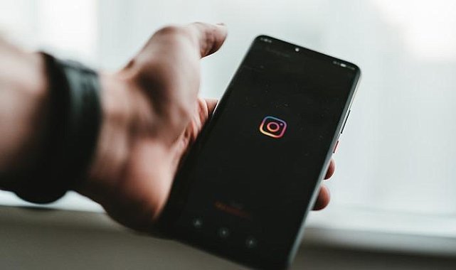 Instagram Yenilikler Peşinde: Yapay Zeka Arkadaşı Geliyor!