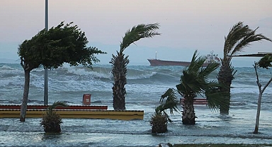 İskenderun'da 4 okulda eğitime bir gün ara verildi! AFAD'tan açıklama geldi.