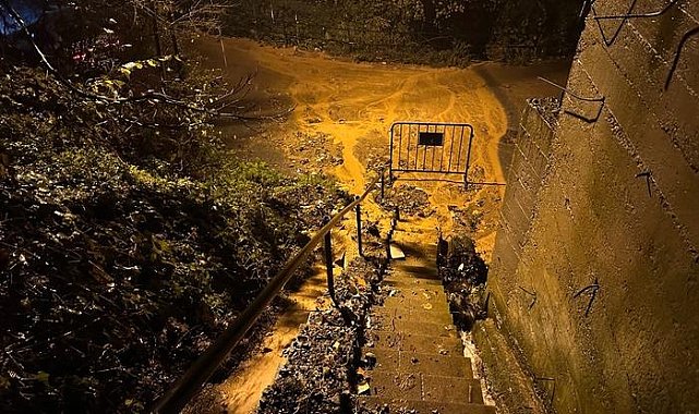 İstanbul'da korkutan anlar! Beykoz'da toprak kayması: 2 bina boşaltıldı, bina sakinleri isyan etti!