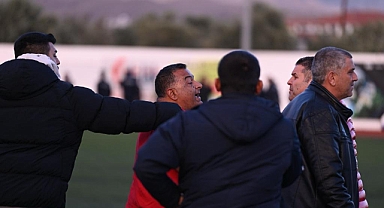 Maç sonu Sadık Cemil arenaya döndü!