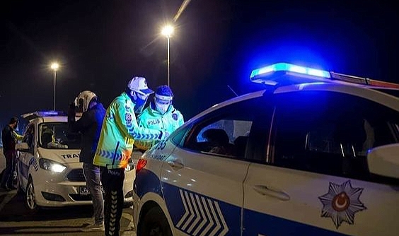 Trafik denetimleri kapsamında toplamda 2,254 araç kontrol edildi ve bu denetimler sonucunda 451 sürücü hakkında rapor tutuldu!